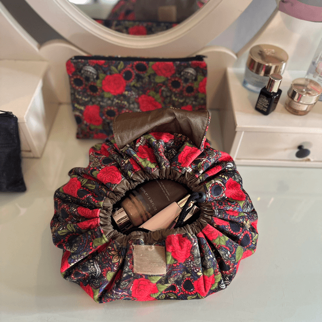 Handmade "Skulls & roses" folding make up bag