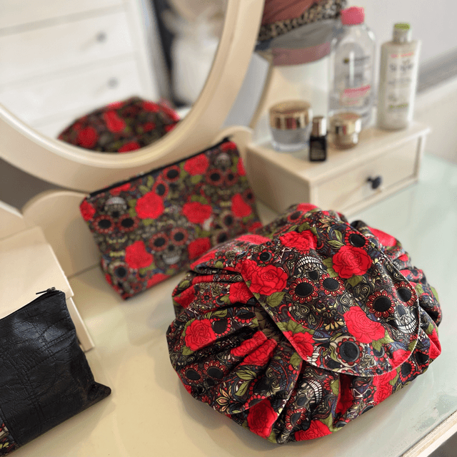 Handmade &quot;Skulls &amp; roses&quot; folding make up bag